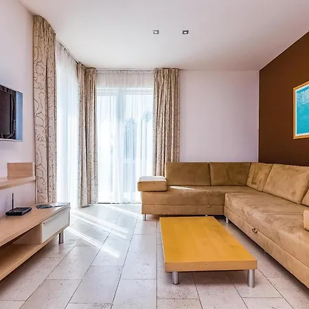 In With Outdoor Swimming Pool, Wifi And Swimming Pool Διαμέρισμα *