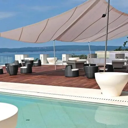 In With Outdoor Swimming Pool, Wifi And Swimming Pool Διαμέρισμα *