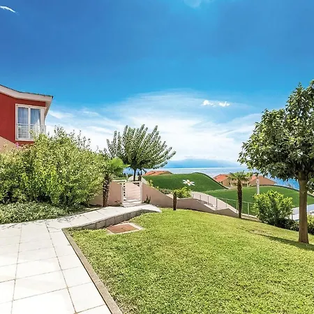 In With Outdoor Swimming Pool, Wifi And Swimming Pool Novi Vinodolski