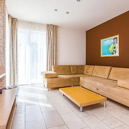 Διαμέρισμα In With Outdoor Swimming Pool, Wifi And Swimming Pool *