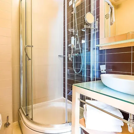 In With Outdoor Swimming Pool, Wifi And Swimming Pool Novi Vinodolski