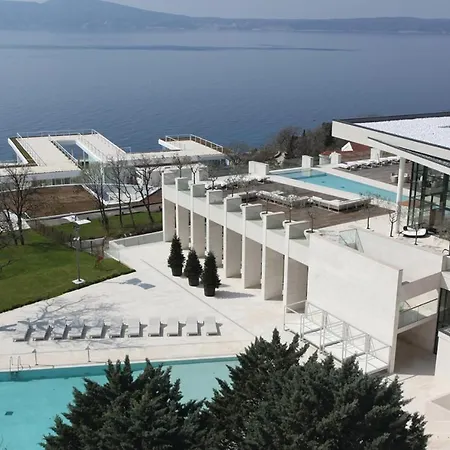 In With Outdoor Swimming Pool, Wifi And Swimming Pool *